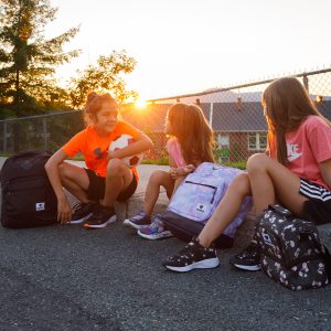L'achat des vêtements, chaussures, sacs à dos et fournitures scolaires fait partie des préparatifs de la rentrée. 